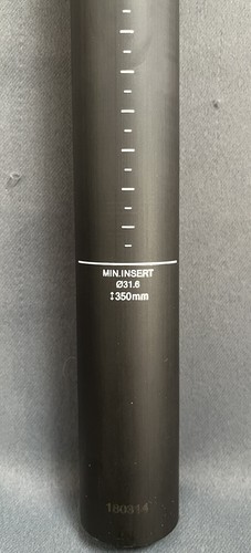 New Oval Concepts 905 Carbon Seatpost 31.6 x 350mm 8mm Offset 2-Bolt Black 230g - Picture 6 of 11