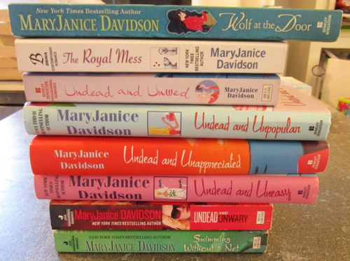 Lot 8 MARY JANICE DAVIDSON -Wolf at the Door, Undead and Unpopular, and Uneasy - Picture 3 of 3