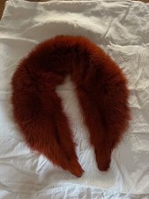 Col en renard coloris roux doublé longueur suivant arrondi 110cm, très bon état