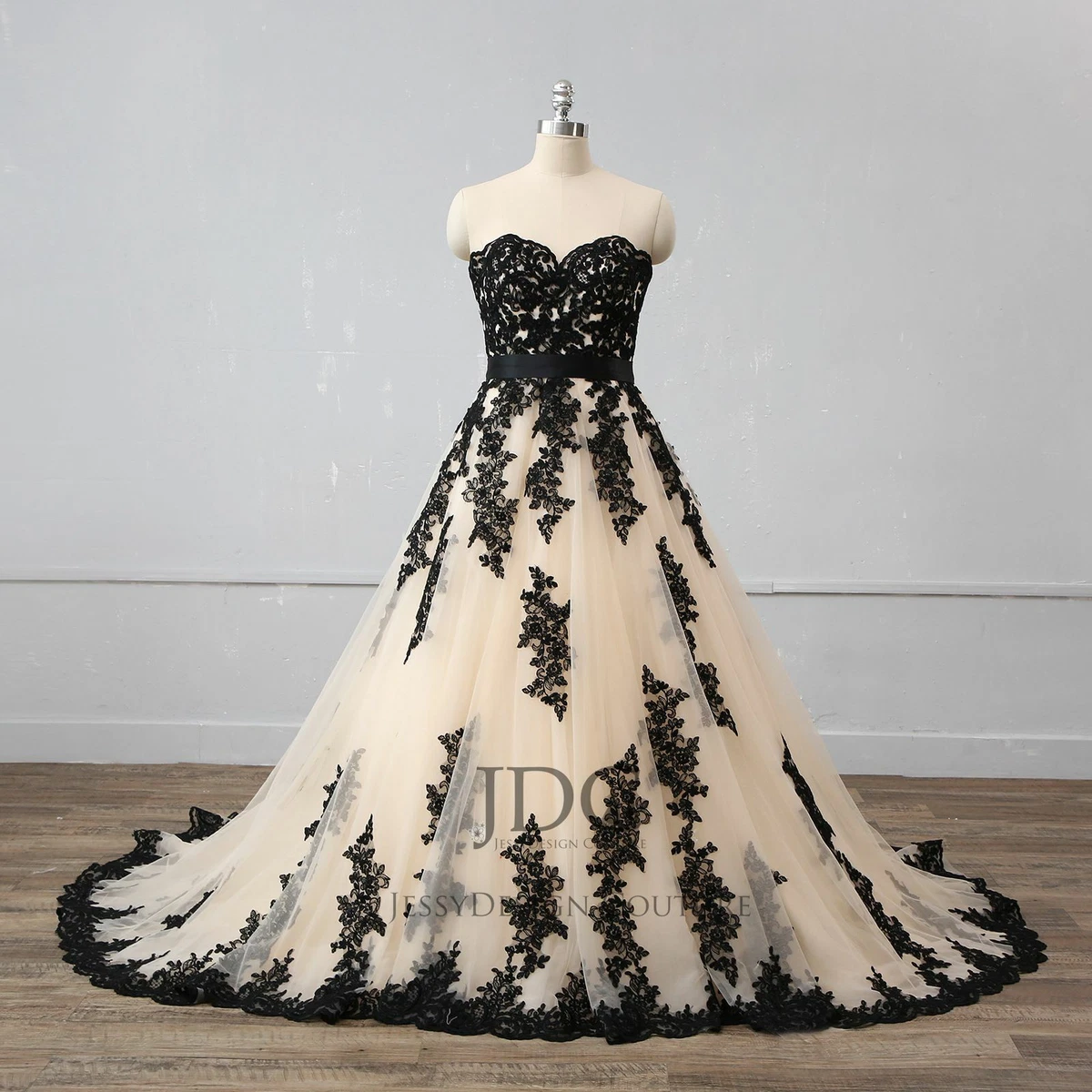 Unique Gothic Lace Corset Wedding Dress Bridal Gown Black Ivory Custom made