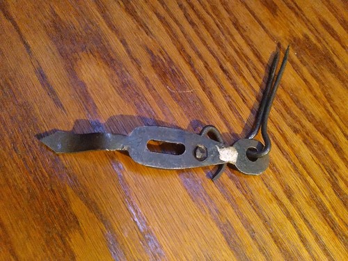 Original antike schmiedeeiserne Haspel aus dem 19. Jahrhundert mit Fingerschloss, BERETTET - Bild 6 von 6