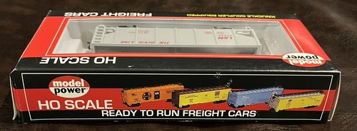 Model Power HO  36’ 2 bay covered hopper #98060 Dixie Line new in box - Picture 6 of 7