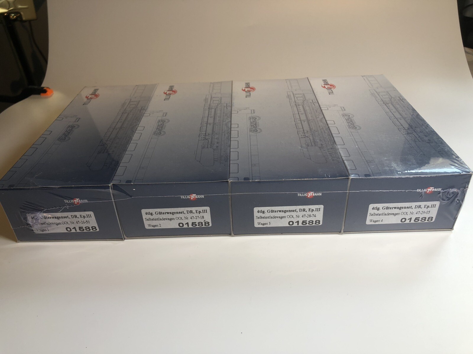4 x Tillig TT Bahn 01588 Güterwagenset Wagons (1,2,3,4) - Still Shrink Wrapped 4 x Tillig TT Bahn 01588 Güterwagenset Wagons (1,2,3,4) - Still Shrink Wrapped