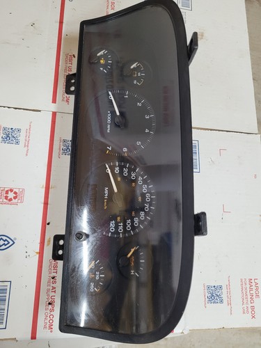 02 03 04 Grand Cherokee Speedometer Instrument Cluster Dash GAUGES 56042902 - Picture 1 of 3