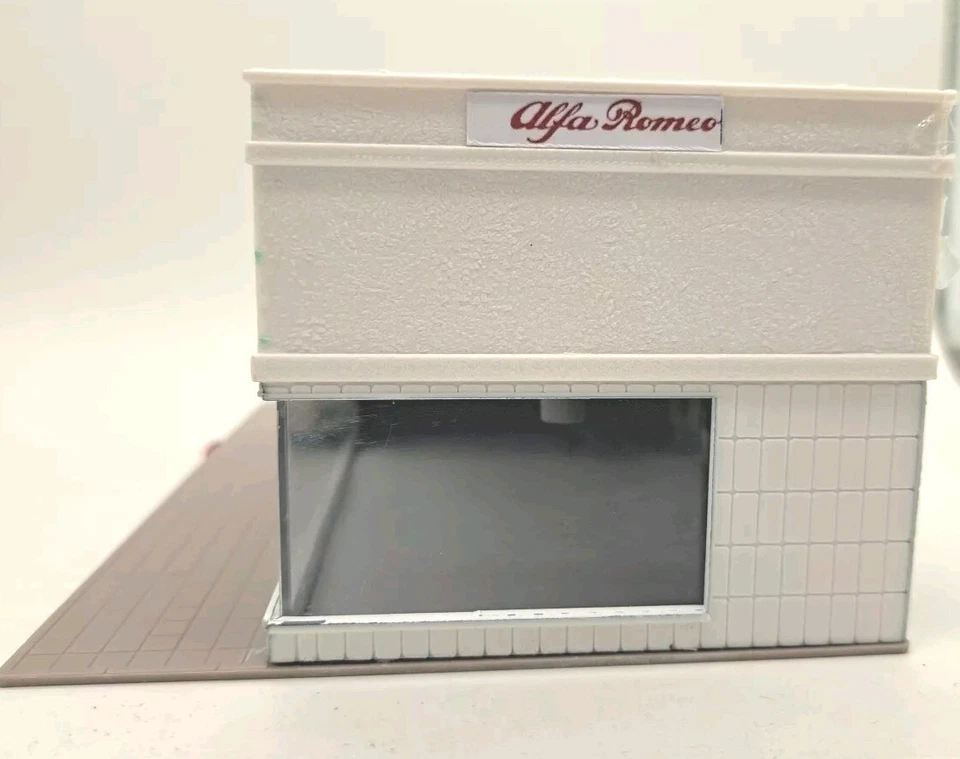CONCESSIONARIA Alfa Romeo illuminata  HO 1:87 - Immagine 3 di 4
