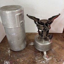 Estufa de campamento militar de EE. UU. Mfg Co 1945 de colección muy bonita CON ESTUCHE