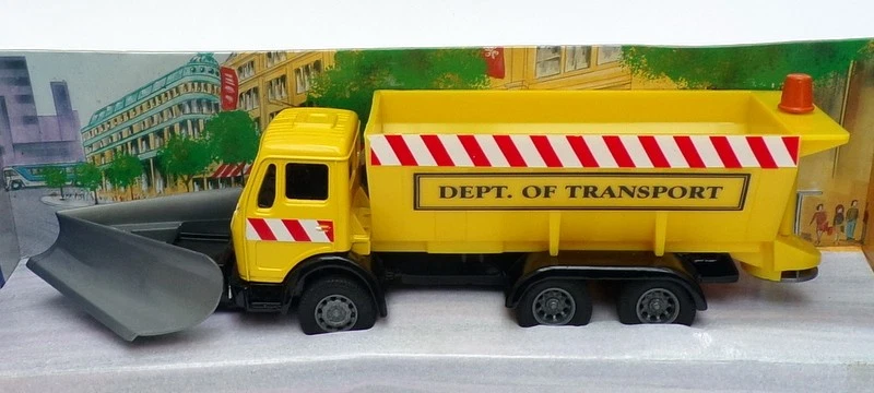 Corgi 21cm Long Diecast 59001 - Mercedes Benz Snow Plough - Yellow - Image 2 of 3