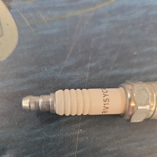 4 Vintage CHAMPION Spark Plug RV15YC4 BOX 18 NOS MADE in USA - Picture 7 of 9