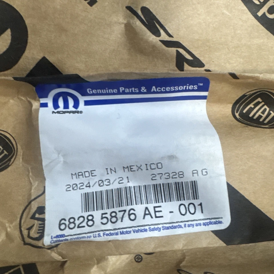 OEM 19-24 Dodge Ram 1500 Rear Door Belt Outer Weatherstrip Right 68285876AE Foto 2 de 4