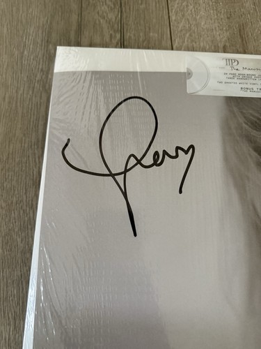 Tortured Poets Department Vinyl + “The Manuscript” + Hand Signed Photo - Imagen 2 de 2
