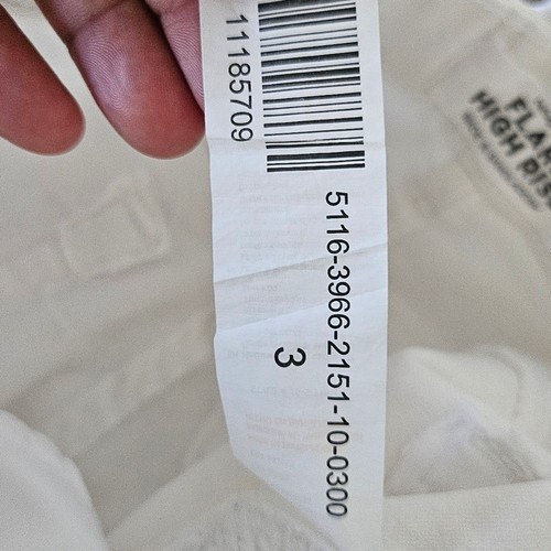 RefugeWomen's Denim White Flared High Rise Casual chic Jeans Size 3.. - Picture 12 of 12