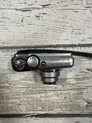 Canon Powershot A2000 IS 10MP Compact Digital Camera 6X Zoom