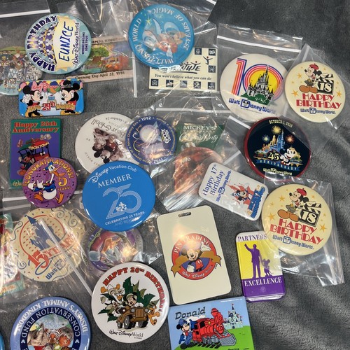 WALT DISNEY Buttons Lot Of 50+ Pinbacks Buttons Vintage Disney!! 1982, 1974 Etc - Bild 16 von 17