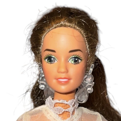 Lote De Colección 3 Muñecas Barbie Pájaro Cantor Teresa Brillante Playa Tracy Novia Con Trajes - Imagen 10 de 12