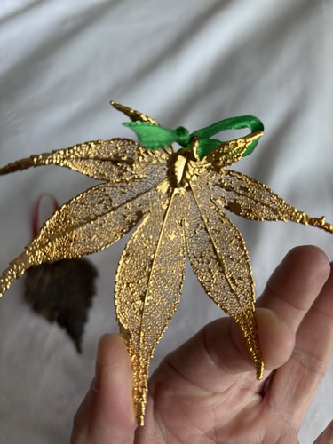Real Japanese Maple Leaf Ornaments Dipped And Preserved In Gold. 2 Shapes 2611 - Picture 4 of 5
