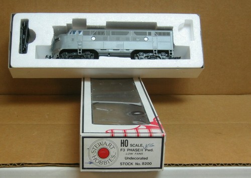 Stewart 8200 HO F3 Late Phase II Powered, Low Fans, undekoriert - Bild 1 von 2