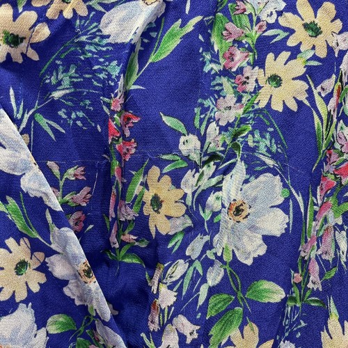 Yumi Kim Large Liz Romper in Eden Royal Blue Floral Tie Waist Georgette V Neck - Foto 3 di 6