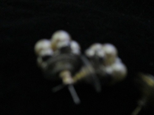 Two pair of pierced earrings one in silver and the other in gold tone - Picture 5 of 7