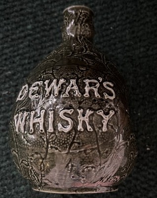 1986 Dewar's White Label Blended Scotch Whisky 750ml Bottle Wade Ceramic Flagon