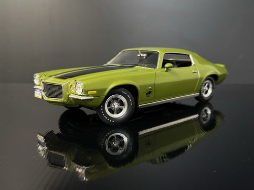 Chevrolet Camaro Z/28 1970 1/2 verde cítrico Ertl 1/18 GMP ruedas Cragar - Imagen 4 de 23