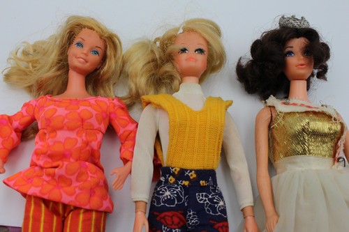 Vintage Barbie Lot x3 1960s Barbies w/ Clothes - Photo 2/8