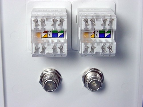 Leviton 5EA10-M4W White 1-Gang Thermoplastic Unbreakable Midway Wallplate Cover - Picture 4 of 5