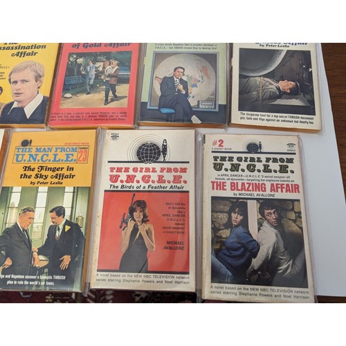 Lot Of 17 Vintage The Man From Uncle Series Books - Imagen 6 de 6