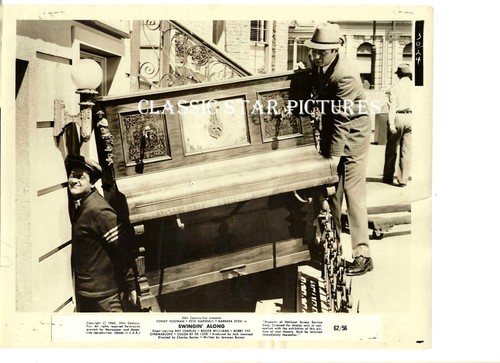 M630 Tommy Noonan Peter Marshall moving piano Swingin' Along 1961 photo - 第 1/1 張圖片