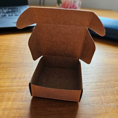 Caja Plegable Kraft Marrón Regalo Artesanía Joyería Jabón Caramelo Embalaje Cartón 5x5cm - Imagen 6 de 7