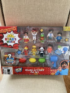 ryan's world deluxe figure set