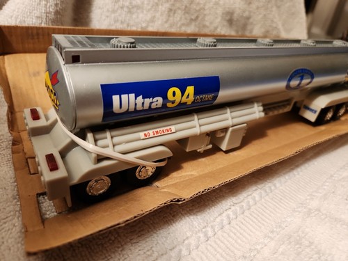 Sunoco Ultra 94 Fuel Toy Tanker Truck 1st in Series 1994 VGC lights & sounds - Picture 2 of 8
