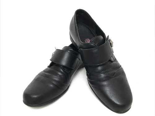Munro American Women's 7M Comfort Black Leather Slip On with Adjustable Strap - Picture 2 of 19