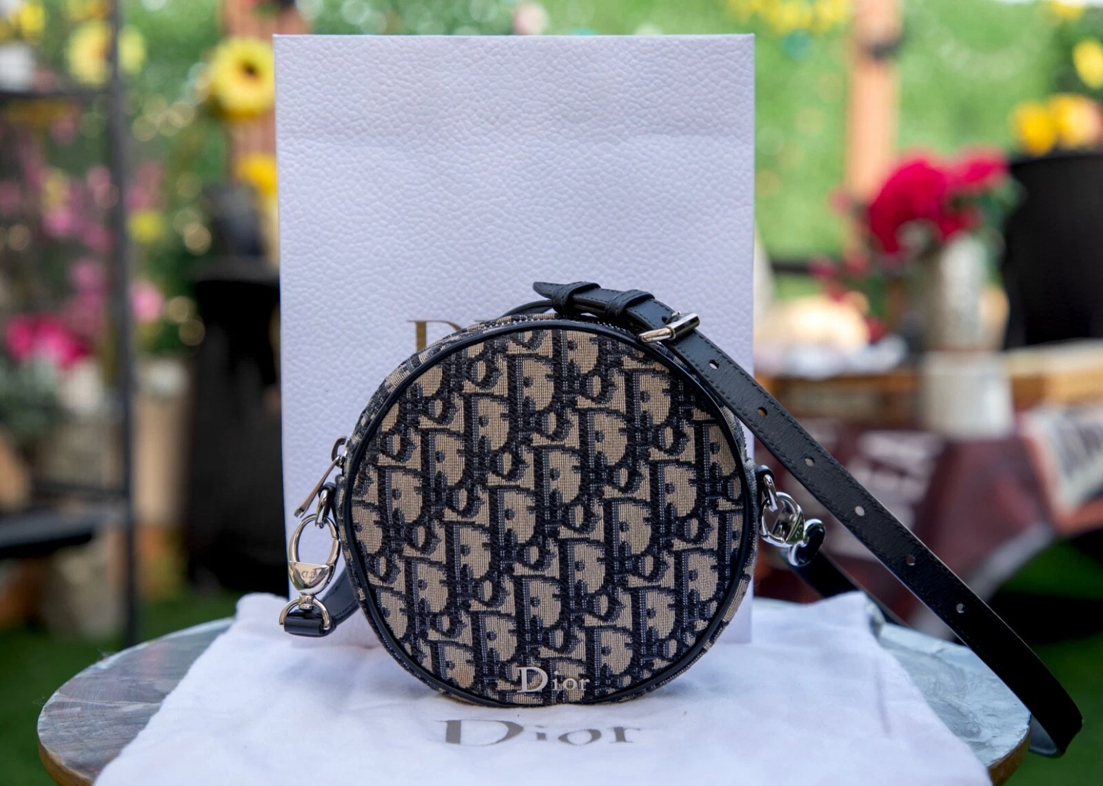 Sac bandoulière bébé boule beige et noir Dior oblique jacquard et veau bleu
