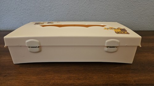 Owl Tissue Storage Box. Almond Acrylic VTG MCM Plastic Scalloped Edge by Wolff. - Picture 5 of 8