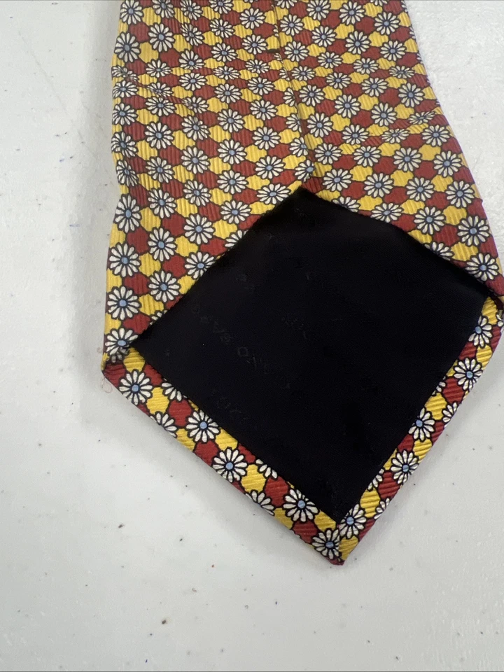 Corbata de cuello de seda floral amarilla Luciano Barberra para hombre $195 Foto 3 de 4
