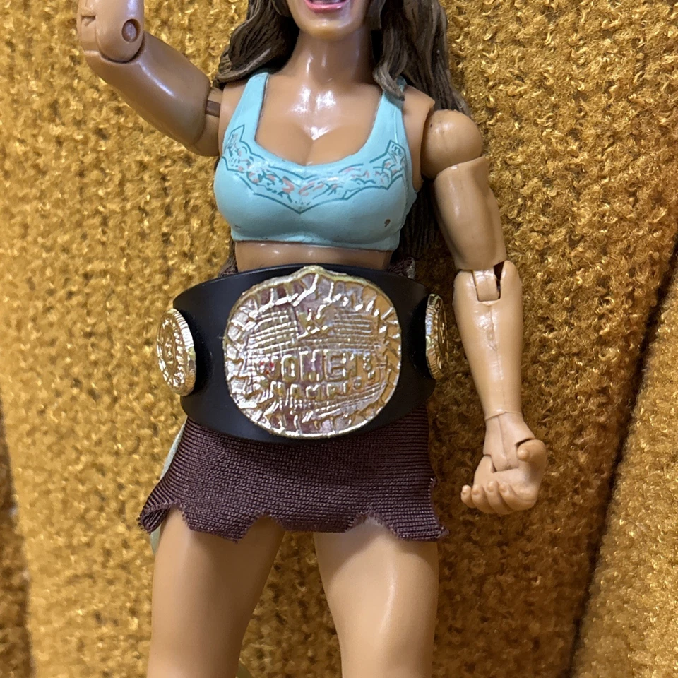 Figura de acción de Mickie James de edición limitada Jakks 2006 exclusiva limitada de la WWE Foto 3 de 4