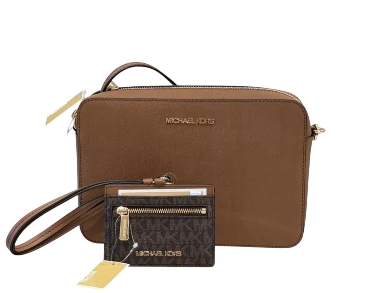 MICHAEL KORS ブラウンショルダーバッグ MICHAEL KORS JET SET SHOULDER CROSSBODY BAG + LANYARD CARD CASE