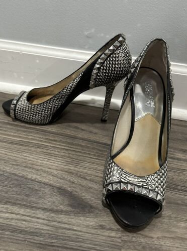Michael Kors ELLA PEEP Toe Black White Silver Studded Leather Heel Shoe Sz 9 - Picture 2 of 8