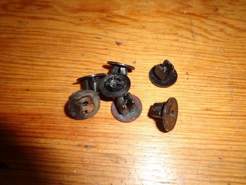 Toyota Supra MK3 1987-92 Targa Top Rear Track Seal Screw Holders - Bild 3 von 3