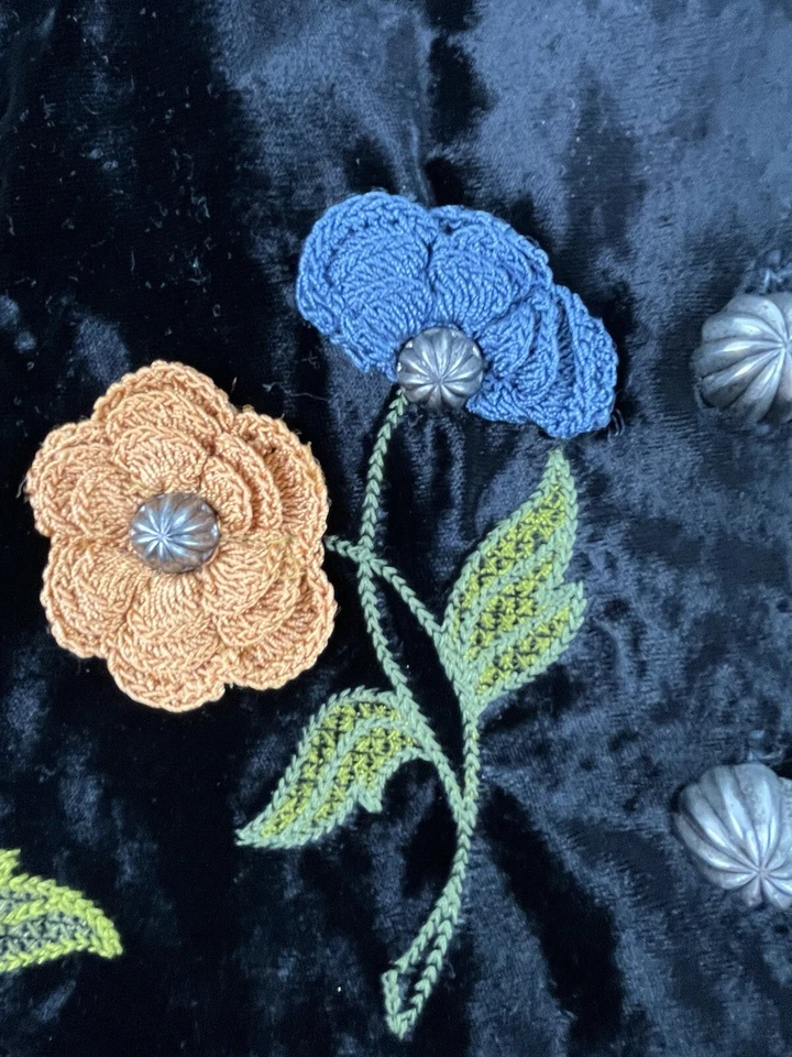 Colete bordado Double D Ranch veludo preto tamanho flores pequenas - Imagem 4 de 4