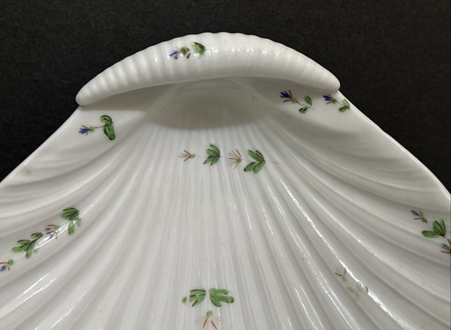 Antique C. 1800 English Shell-Shaped Ribbed Painted Floral Sprig Bowl - Picture 14 of 24