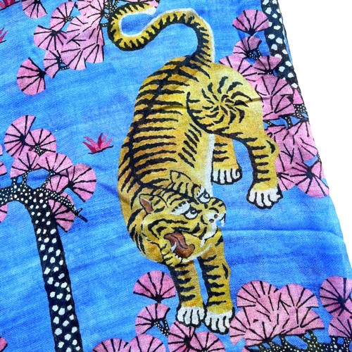GUCCI Bengal Tiger Print Oversized Modal & Silk Shawl Wrap Scarf Stole with Box - Picture 5 of 11