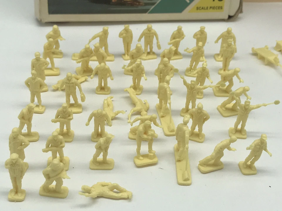 Vintage Airfix H0/00 Scale Model Kit : U.S.A.A.F. Personnel 1974 # 01748-8 - Image 2 of 4