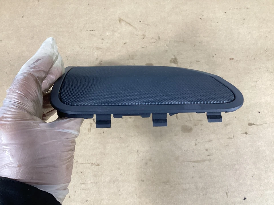 BMW 528I XDRIVE 2008-2016 cubierta trasera izquierda estante altavoz rejilla moldura cubierta OEM. Foto 4 de 4