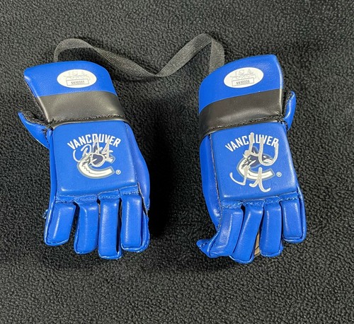 Henrik & Daniel Sedin Signed Vancouver Canucks Mini Gloves JSA COA - Picture 1 of 2