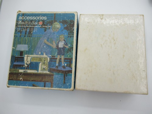 Vintage SINGER Sewing Machine Attachments Feet Plates Accessories Box Case - Picture 5 of 10