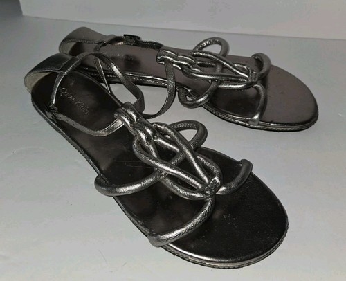 Sandalias al tobillo CALVIN KLEIN gris plata imitación cuero anudado con tiras 7,5 - Imagen 2 de 7