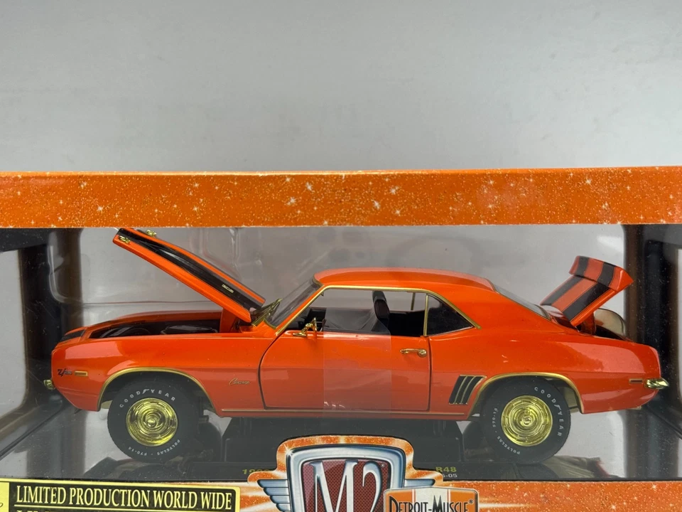 M2 Machines 1969 Chevrolet Chevy Camaro Z-28 Gold Chase 1/24 Diecast /200 - Imagem 2 de 4