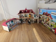 Schleich Horse Club Lakeside Haus und Pferdehof Spielfigur-Set - Mehrfarbig...
