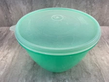 Vintage Tupperware Lettuce Keeper #679-19 Jade Color w/Lid NO SPIKE